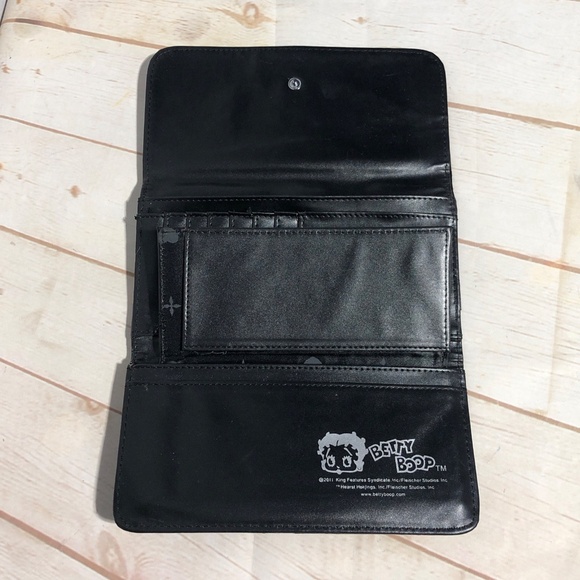 Betty Boop Black tri fold Wallet - Picture 4 of 11